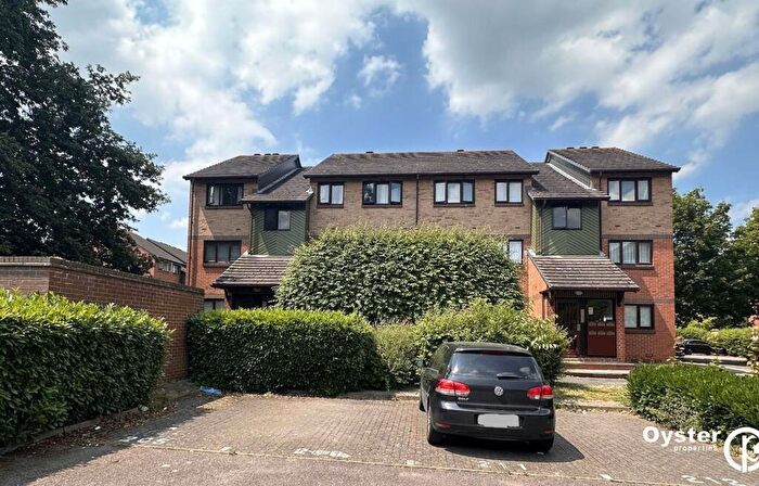 2 Bedroom Flat For Sale In Maltby Drive, Enfield, EN1
