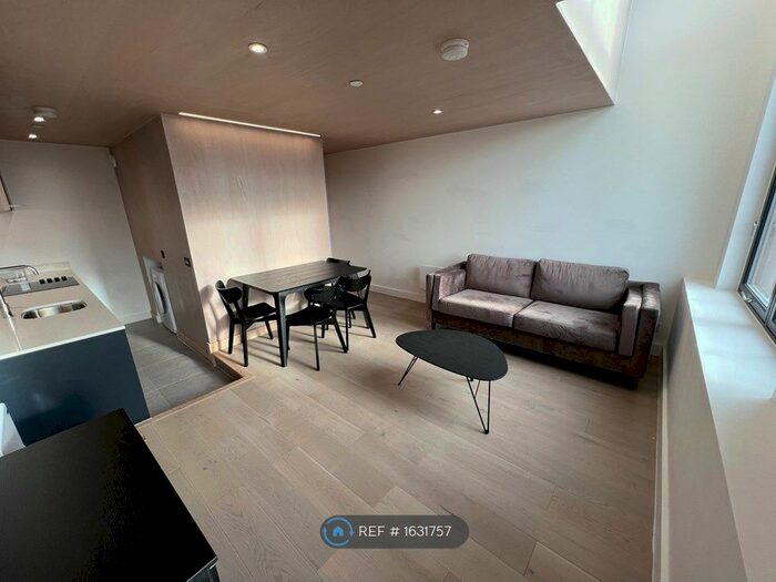 2 Bedroom Flat To Rent In Spinners Way, Manchester, M15