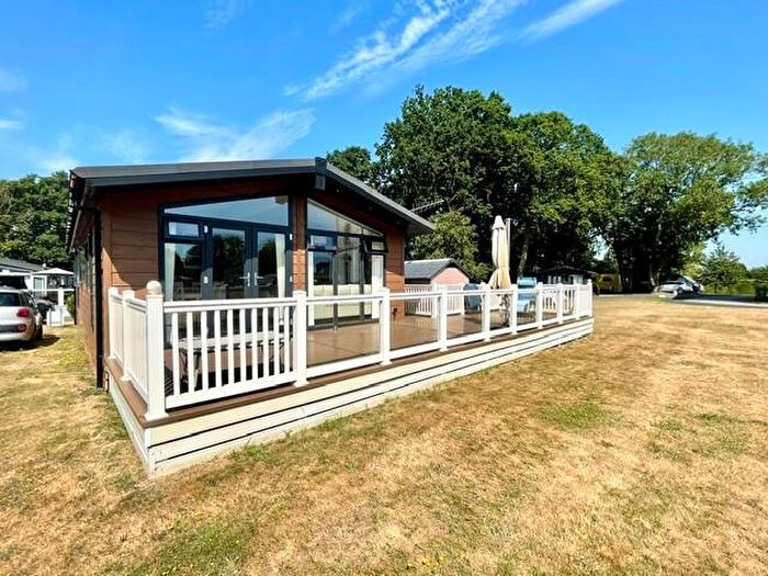 2 Bedroom Mobile Home For Sale In Merley House Lane, Poole, BH21