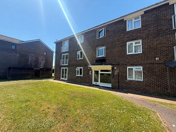1 Bedroom Flat To Rent In Crombie Close, Waterlooville, PO8