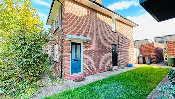 3 Bedroom Maisonette To Rent In Cross Road, Mawneys, Romford, RM7