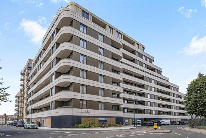 1 Bedroom Flat To Rent In Waterview Apartments, William Morris Way, London, SW6