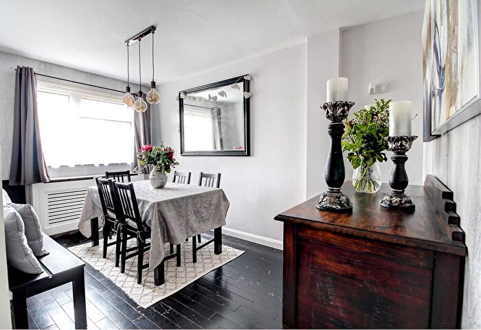 3 Bedroom Terraced House For Sale In Schubert Road, Basingstoke, RG22