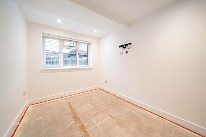 1 Bedroom Maisonette To Rent In Woodham Lane, New Haw, Addlestone, KT15