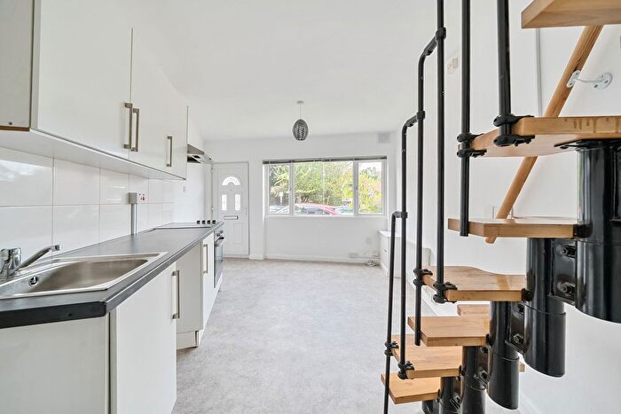 1 Bedroom Detached House For Sale In Courthill Road, Lewisham, London, SE13