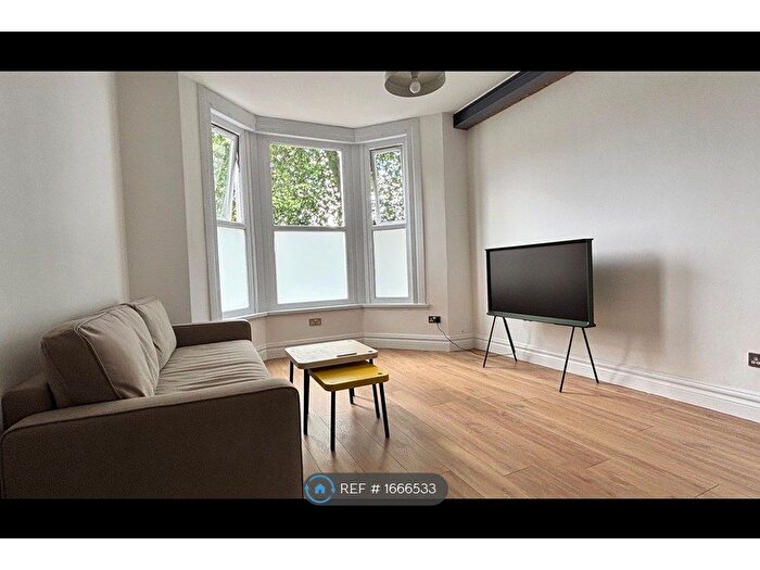 1 Bedroom Flat To Rent In Brewster Road, London, E10