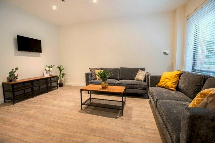 7 Bedroom Flat To Rent In Trippet Lane, S1