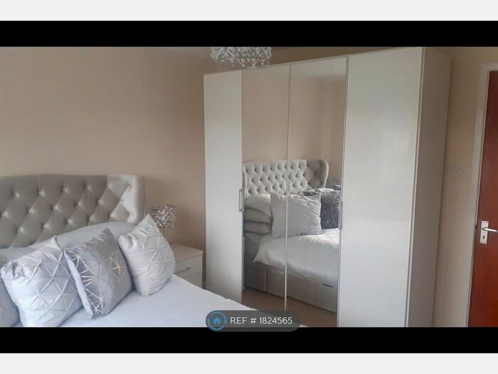 2 Bedroom Semi-Detached House To Rent In Barnstone Vale, Wakefield, WF1