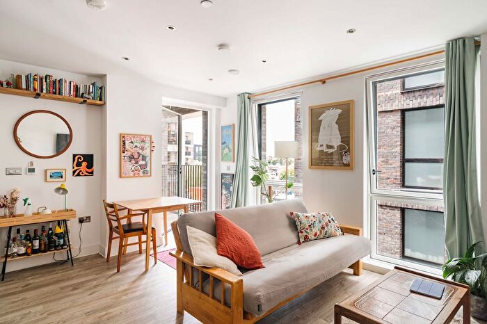 1 Bedroom Flat For Sale In Rookwood Way, Murdoch Court, E3