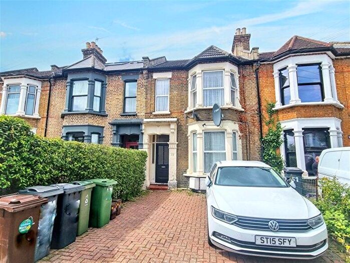 2 Bedroom Flat To Rent In Manor Road, Leyton, E10