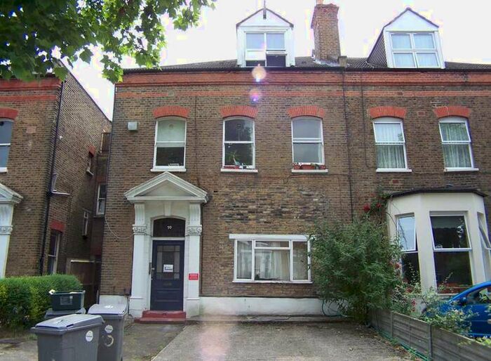 Flat To Rent In Brondesbury Road Queens Park, London, NW6