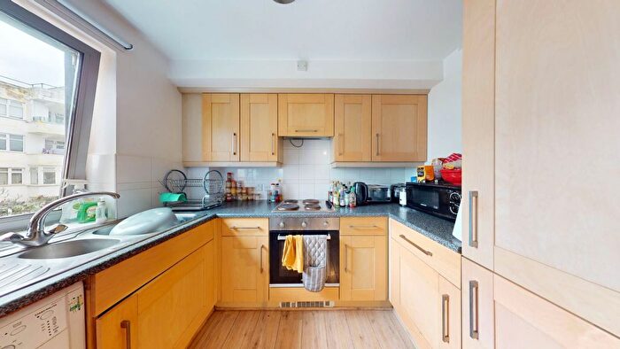2 Bedroom Flat To Rent In Balham High Road, London, SW17