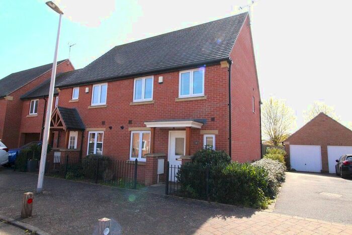 3 Bedroom Semi-Detached House To Rent In Old Farm Close, Cawston, Rugby, CV22