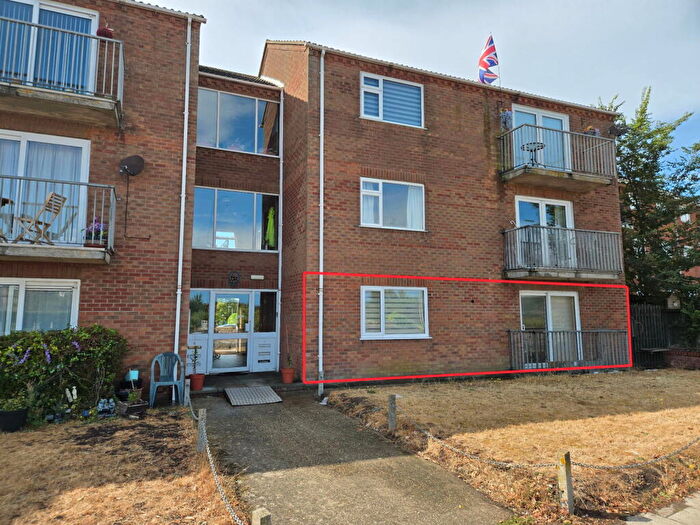 2 Bedroom Flat For Sale In North Parade, Skegness, PE25