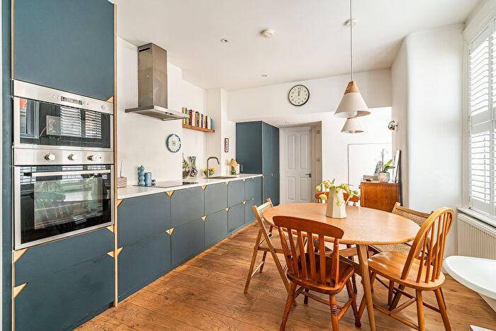 1 Bedroom Flat For Sale In Hoyle Road, London, SW17