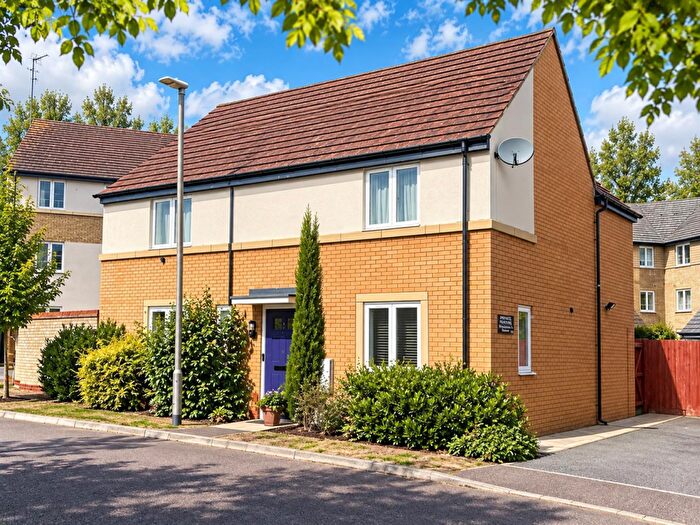 4 Bedroom Detached House For Sale In Sakura Walk, Willen Park, Milton Keynes, MK15