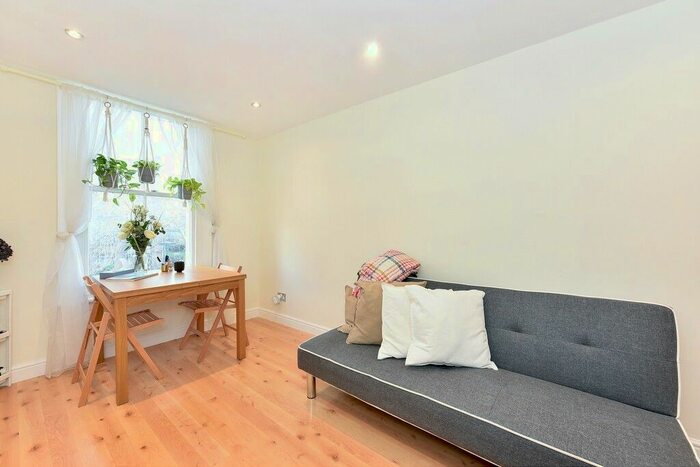 1 Bedroom Flat To Rent In North End Road, West Kensington, W14