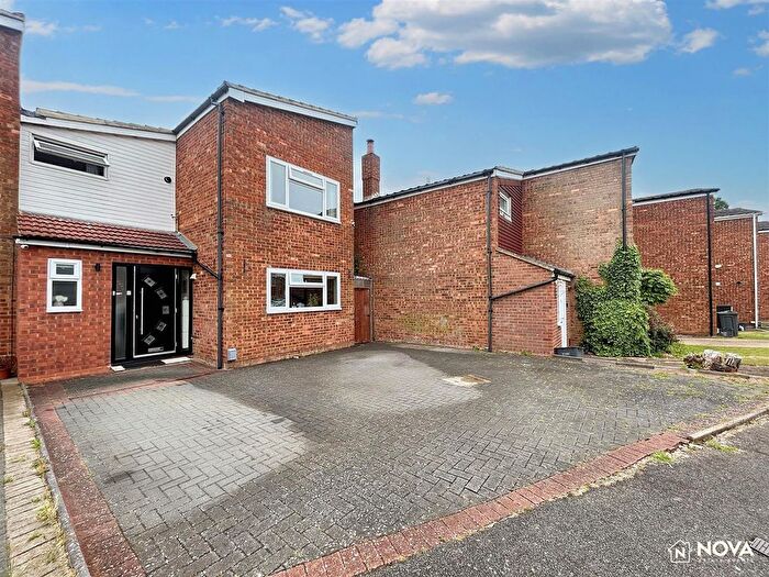 3 Bedroom End Of Terrace House To Rent In Saltdean Close, Luton, LU2