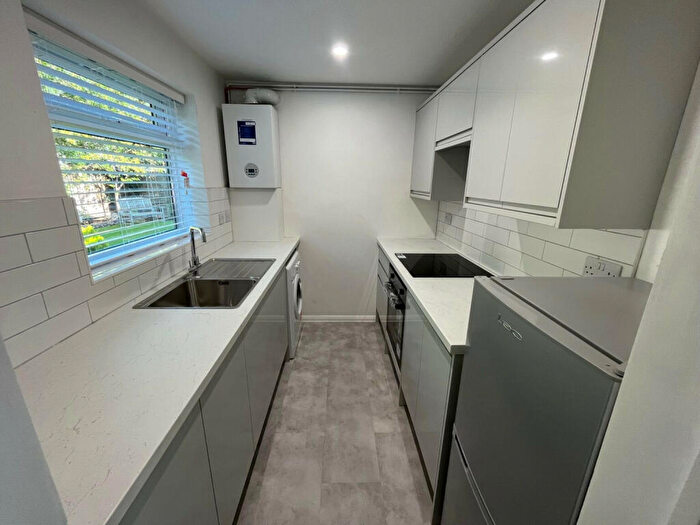 1 Bedroom Apartment To Rent In Oakengrove Court, Oakengrove Road, High Wycombe, Buckinghamshire, HP15