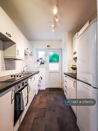 2 Bedroom Flat To Rent In Bath Road, Reading, RG1