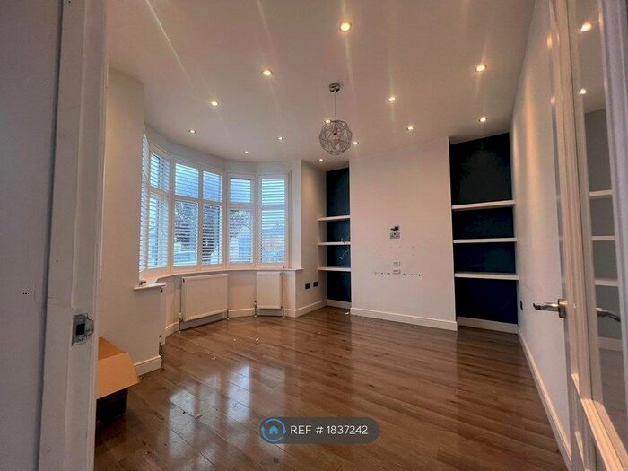 5 Bedroom Terraced House To Rent In Redbridge Lane East, Ilford, IG4