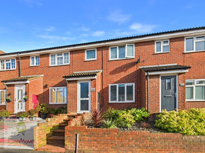 3 Bedroom Terraced House For Sale In Brompton Lane, Strood, Rochester, ME2