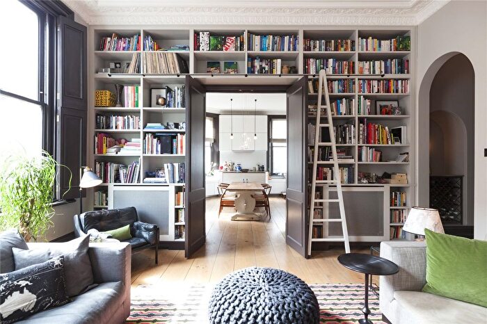 2 Bedroom Flat To Rent In Westbourne Grove, London, W2