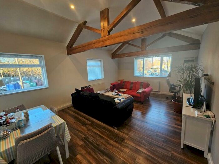 2 Bedroom Apartment To Rent In Wortley Road, Leeds, West Yorkshire, LS12