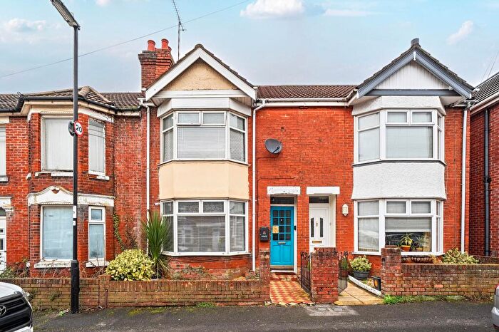 3 Bedroom Terraced House For Sale In Beech Road, Southampton, SO15