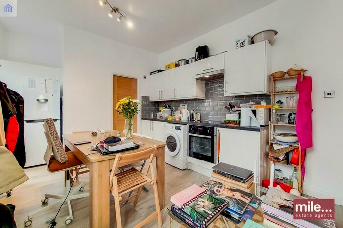 1 Bedroom Apartment To Rent In Golders Green, London, NW11