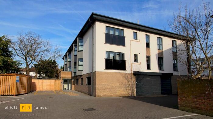 2 Bedroom Apartment To Rent In Lesley Court, Loughton, IG10
