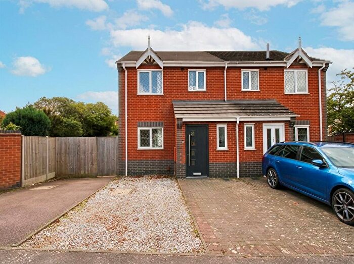 3 Bedroom Semi-Detached House For Sale In Marcian Close, Hinckley, LE10