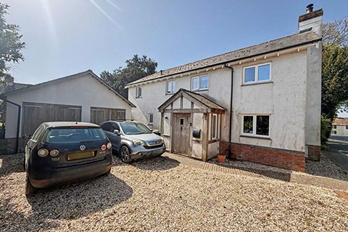 4 Bedroom Detached House For Sale In Sixpenny Handley, SP5