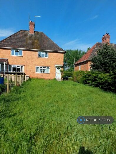 3 Bedroom Semi-Detached House To Rent In Hillside View, Yeovil, BA22