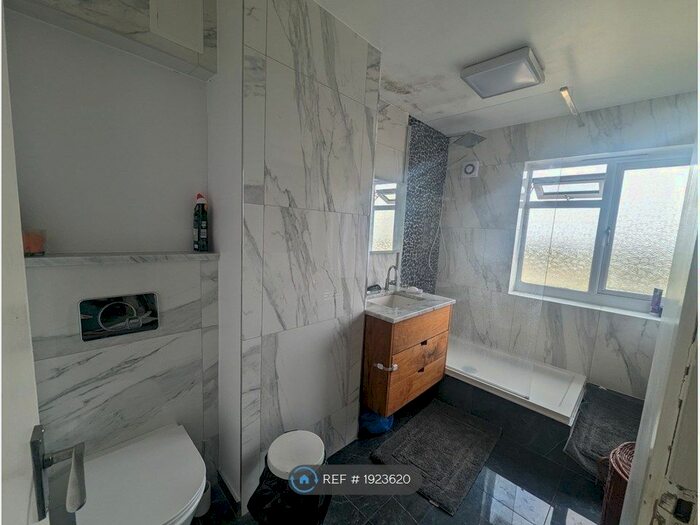 3 Bedroom Flat To Rent In Brooklyn, Anerley, SE20