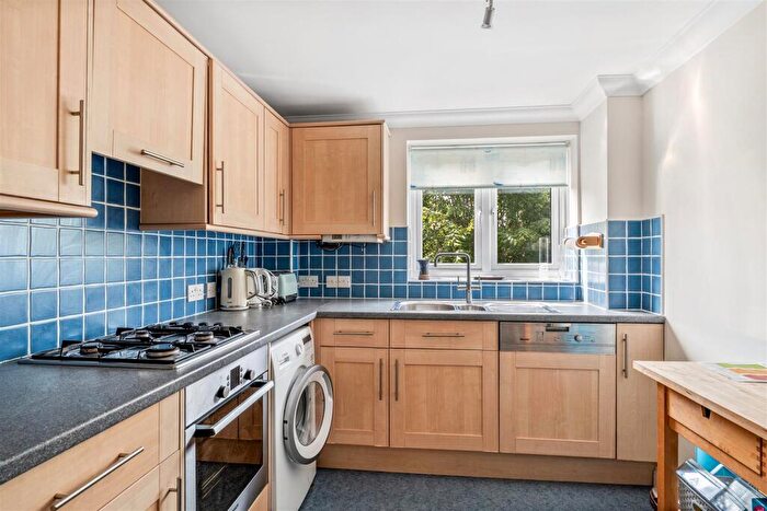 2 Bedroom Apartment For Sale In Burlington Road, BH19 - Photo 5