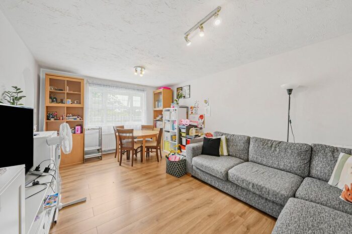 1 Bedroom Flat To Rent In Lincoln Court, A Rickard Close, NW4
