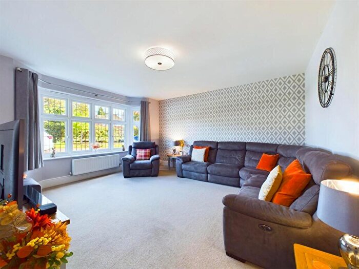 5 Bedroom Detached House For Sale In Welwyn, Hertfordshire, AL6