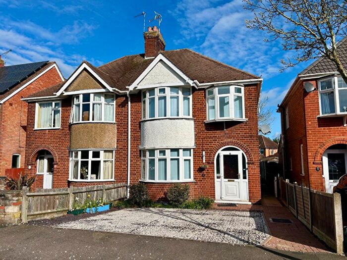 3 Bedroom Semi Detached House For Sale In Malvern Avenue, Hillmorton, Rugby, CV22