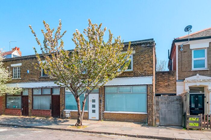 3 Bedroom Property For Sale In Kirkton Road, London, N15