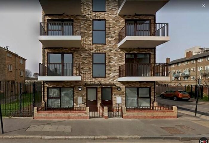 3 Bedroom Flat To Rent In Hermit Road, Newham, London, E16