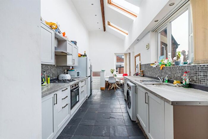 6 Bedroom Property To Rent In Myrtle Grove, Newcastle Upon Tyne, NE2