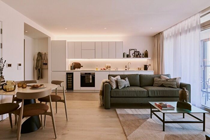 2 Bedroom Apartment To Rent In New Drum Street, Tower Hamlets, London, E1