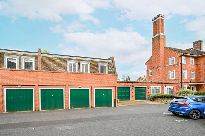 2 Bedroom Flat For Sale In Watchfield Court, Chiswick, London, W4