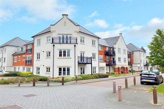 2 Bedroom Flat To Rent In Highwood House, Longhurst Avenue, Horsham, RH12