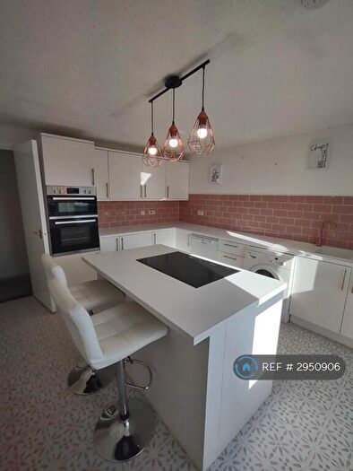 3 Bedroom Flat To Rent In Church View, Coatbridge, ML5