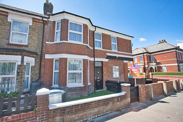 2 Bedroom Terraced House For Sale In Buckland Avenue, Dover, Kent, CT16