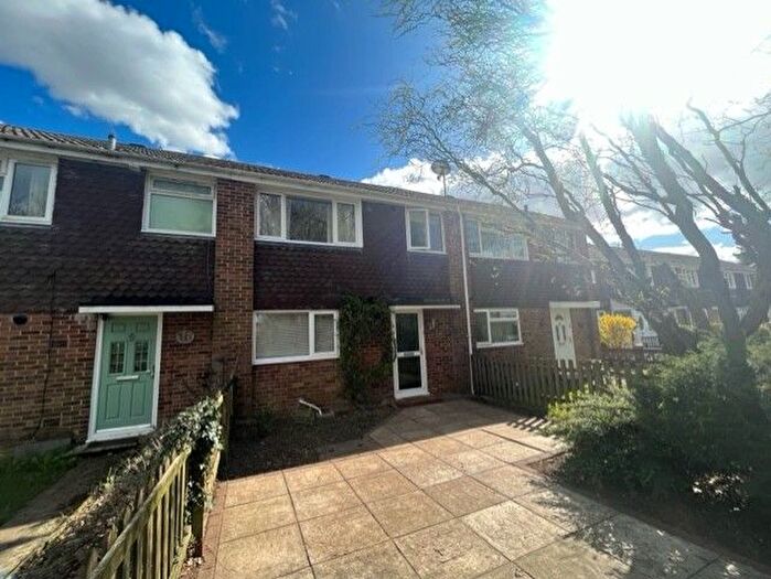 3 Bedroom Semi-Detached House To Rent In Waverley Close, Romsey, SO51