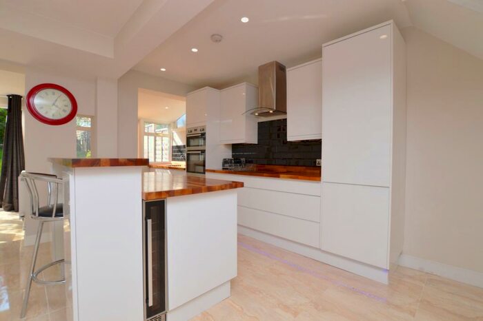 3 Bedroom Terraced House To Rent In Ridgeway Drive Bromley, BR1