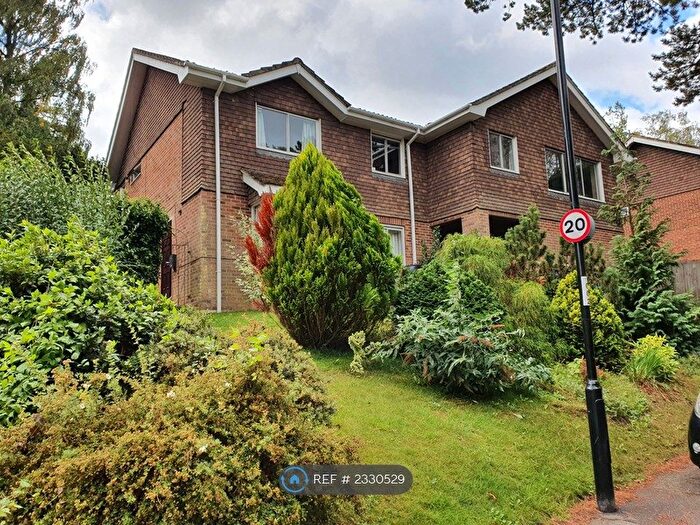 1 Bedroom Flat To Rent In Zig Zag Road, Kenley, CR8